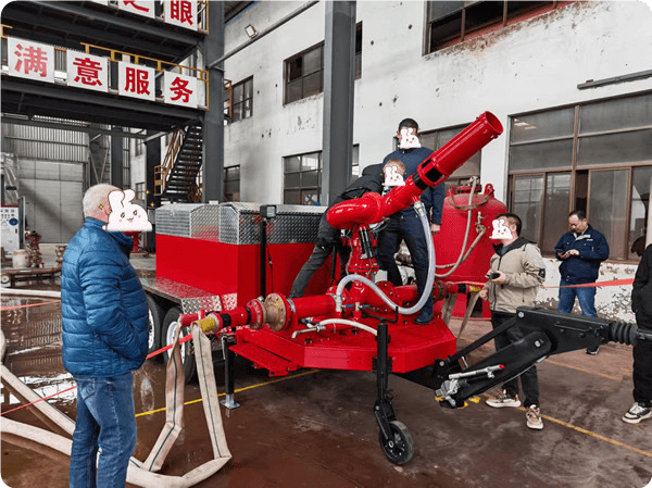 Pasirinktinis gaisro putplasčio monitoriaus priekabos pavyzdys buvo baigtas.